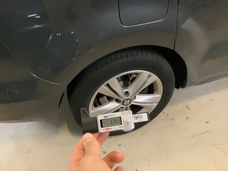 Задна дясна гума