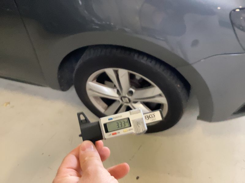 Предна дясна гума