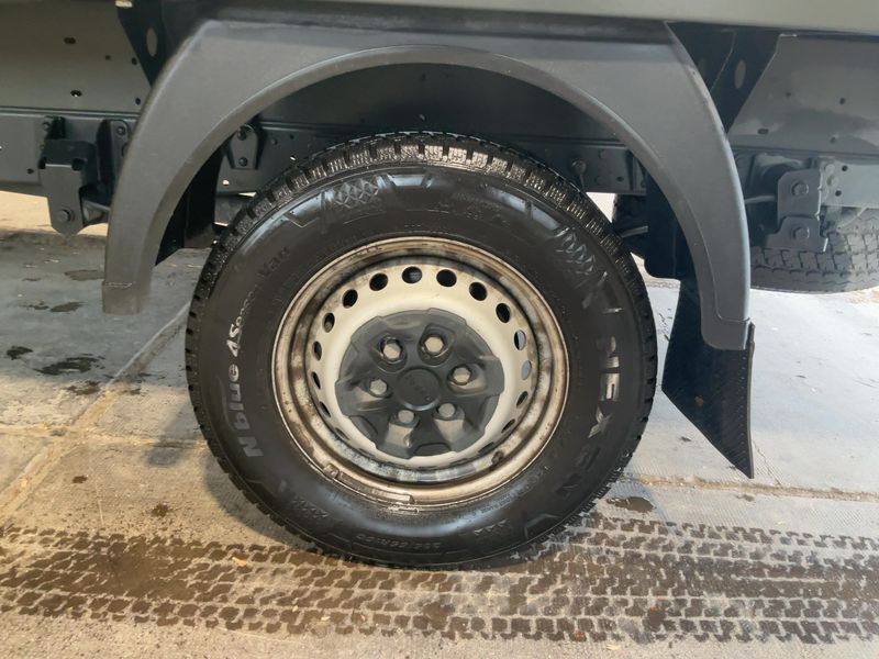 Задна лява гума