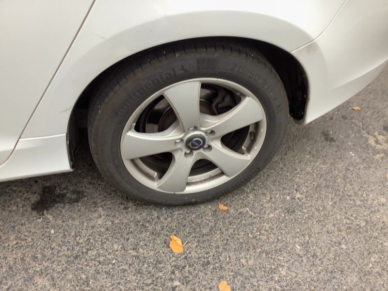 Задна лява гума