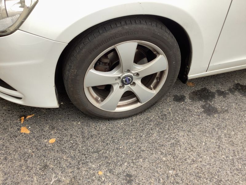 Предна лява гума