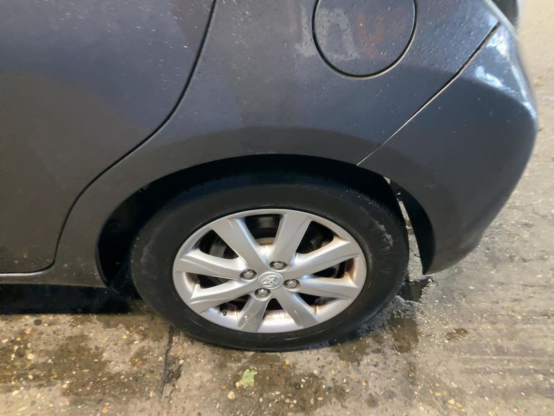 Задна лява гума