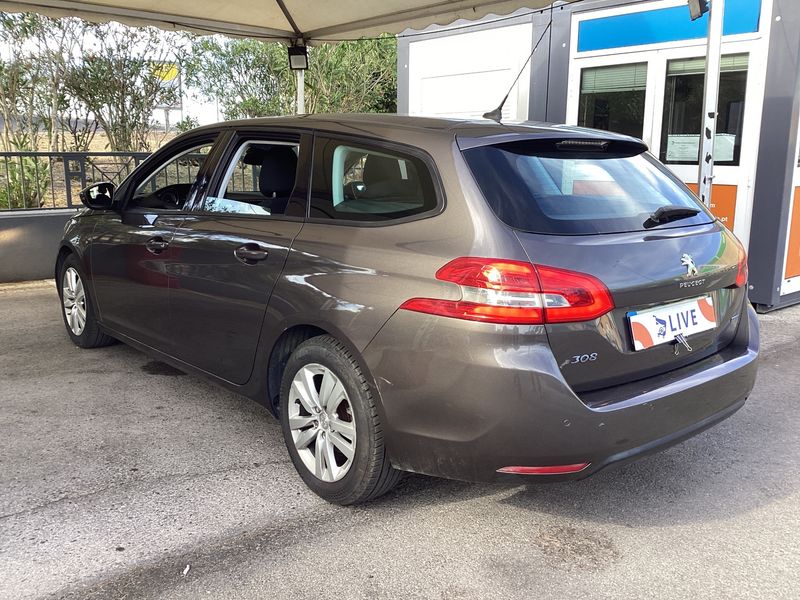 Задна лява страна