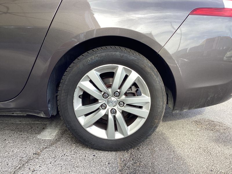 Задна лява гума