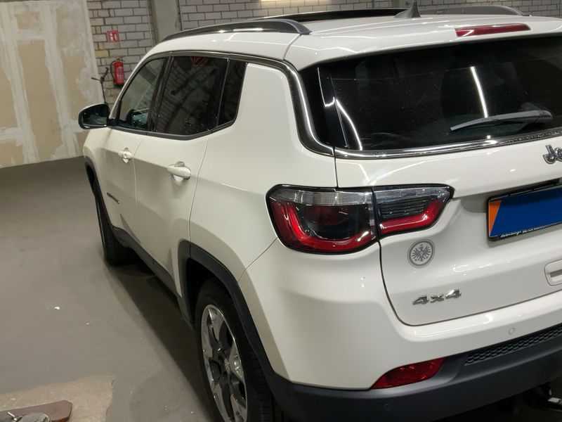 Задна лява страна