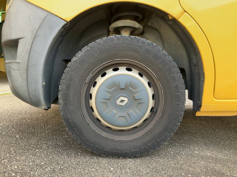 Предна лява гума